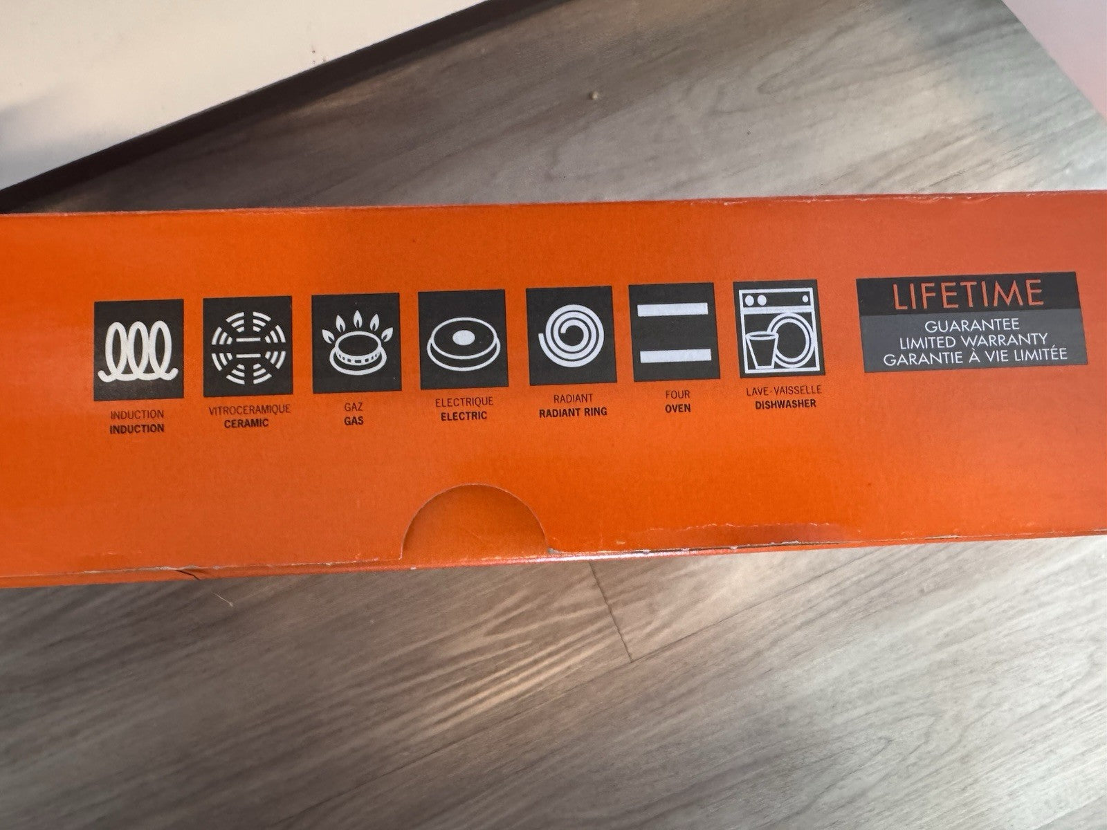 Le Creuset Signature Enamelled Cast Iron 28cm 9in Skillet Frying Pan - Red