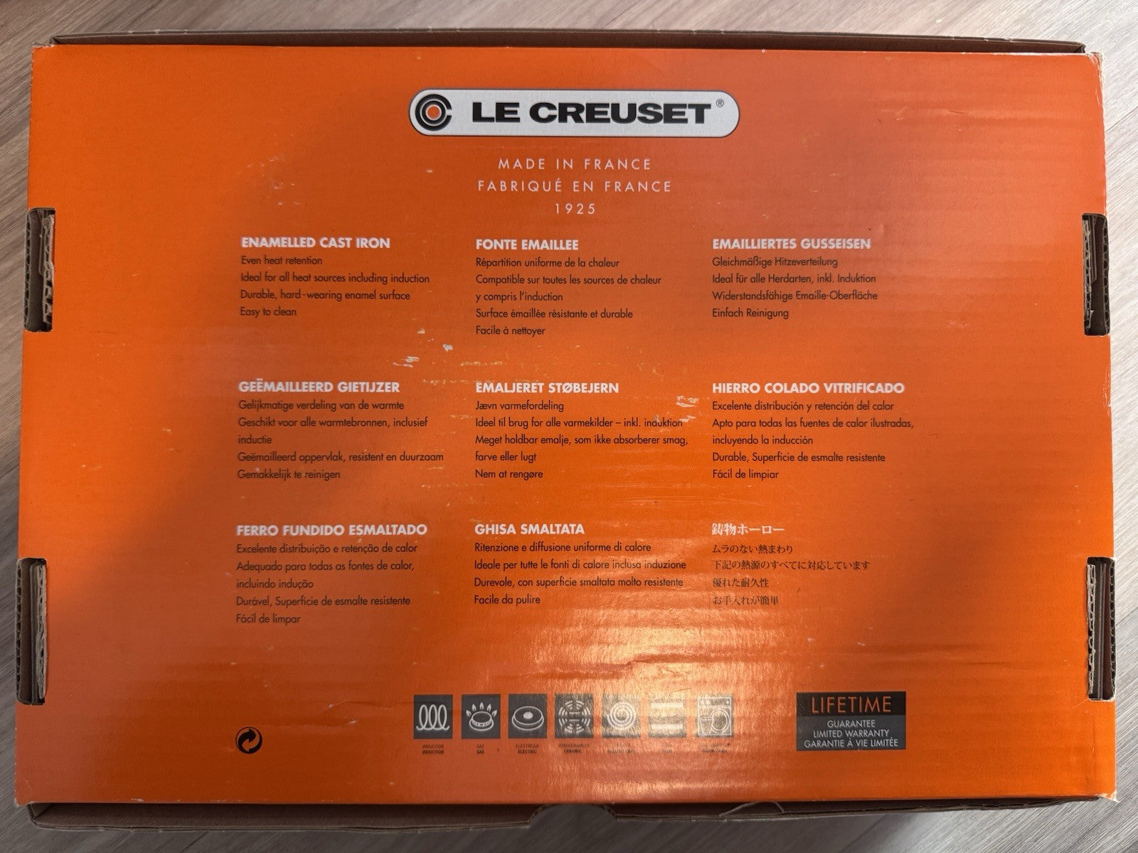 Le Creuset Signature Enamelled Cast Iron 28cm 9in Skillet Frying Pan - Red